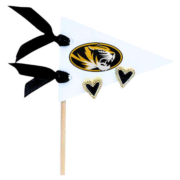 Love my College: Bright Color Heart Studs on Logo Pennant Flag